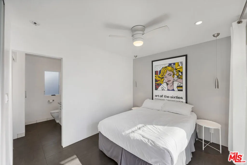 Venice, California 90291, United States, 2 Bedrooms Bedrooms, ,2 BathroomsBathrooms,Residential,Active,211684