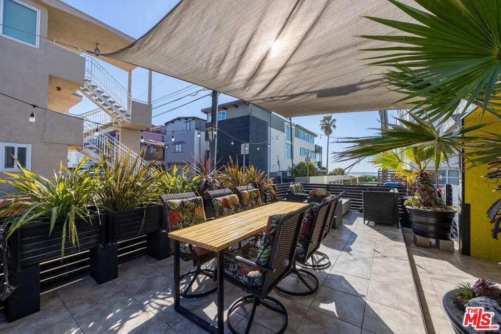 Venice, California 90291, United States, 2 Bedrooms Bedrooms, ,2 BathroomsBathrooms,Residential,Active,211684