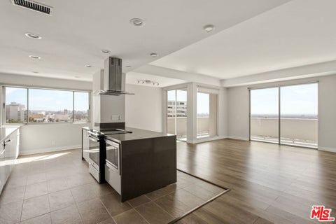 Photo of 7250 Franklin Avenue #717, Los Angeles, CA 90046 (MLS # 26990097)
