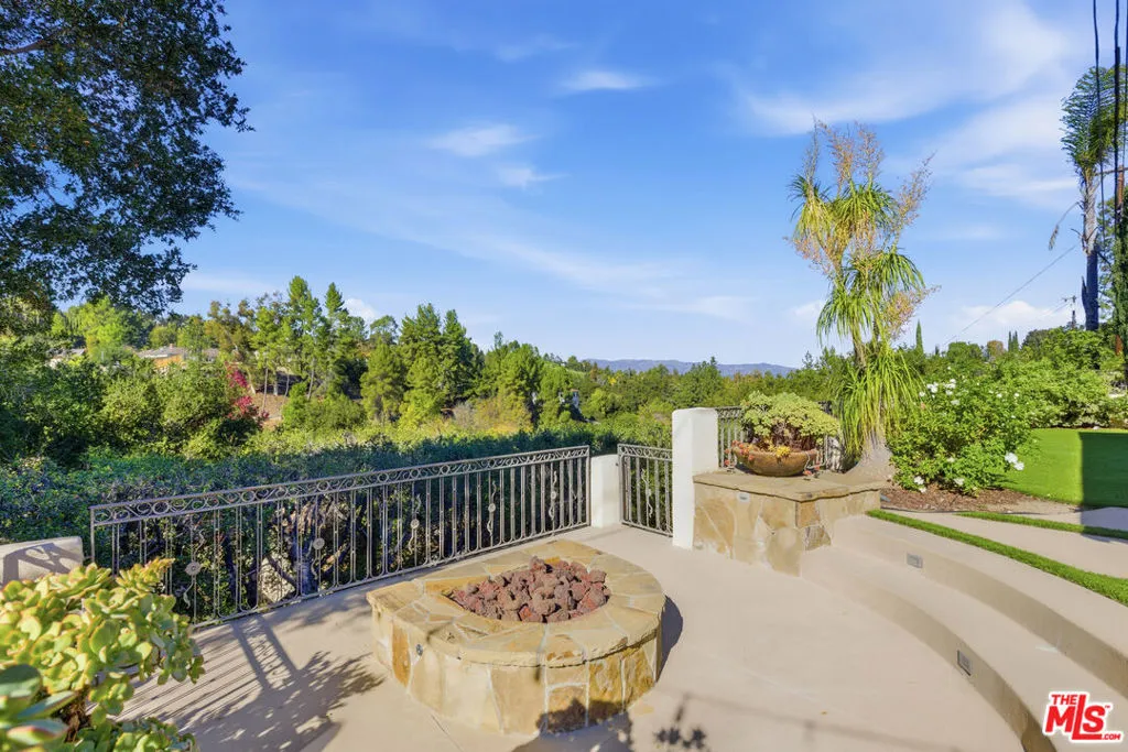 Tarzana, California 91356, United States, 4 Bedrooms Bedrooms, ,3 BathroomsBathrooms,Residential,Active,255119