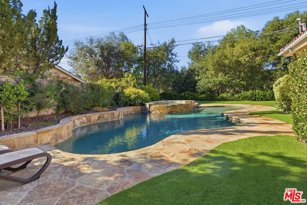 Tarzana, California 91356, United States, 4 Bedrooms Bedrooms, ,3 BathroomsBathrooms,Residential,Active,255119