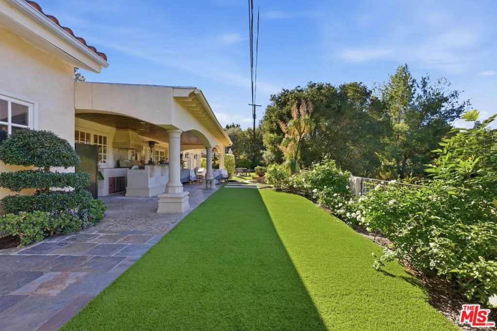 Tarzana, California 91356, United States, 4 Bedrooms Bedrooms, ,3 BathroomsBathrooms,Residential,Active,255119