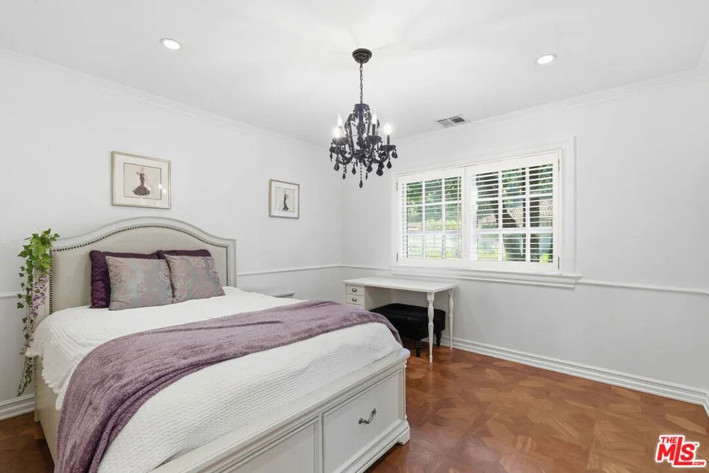 Tarzana, California 91356, United States, 4 Bedrooms Bedrooms, ,3 BathroomsBathrooms,Residential,Active,255119