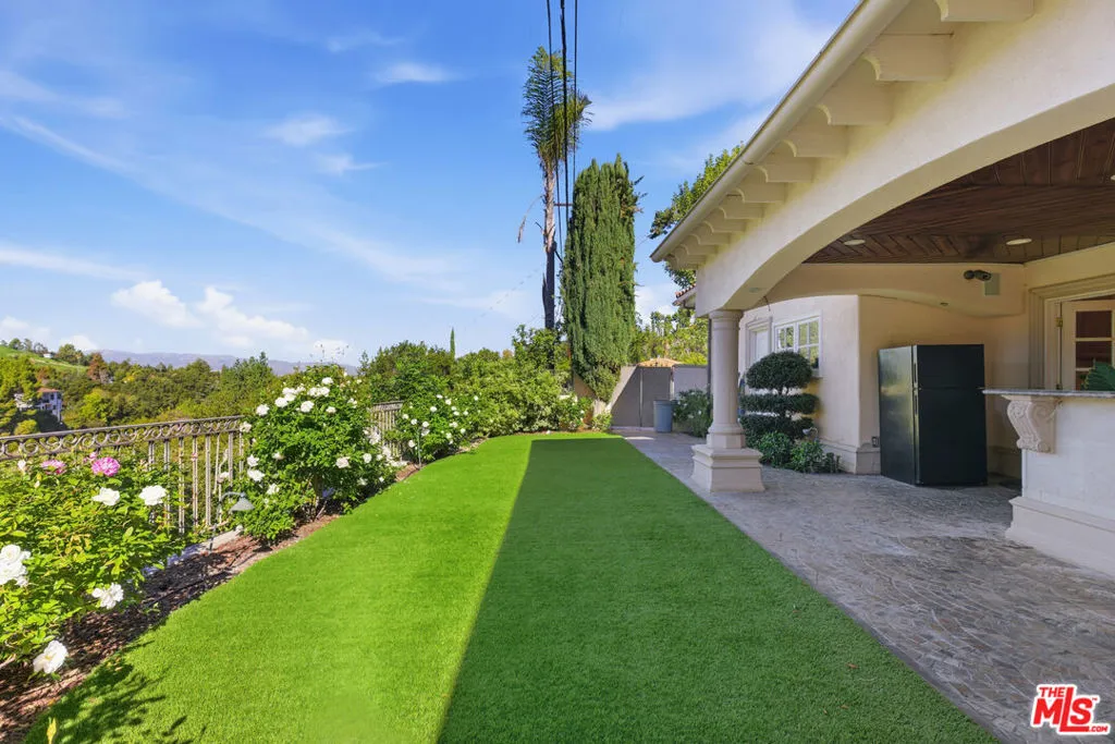 Tarzana, California 91356, United States, 4 Bedrooms Bedrooms, ,3 BathroomsBathrooms,Residential,Active,255119