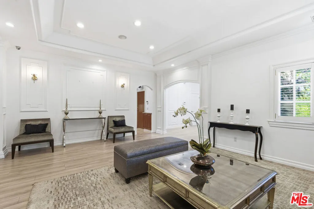 Tarzana, California 91356, United States, 4 Bedrooms Bedrooms, ,3 BathroomsBathrooms,Residential,Active,255119