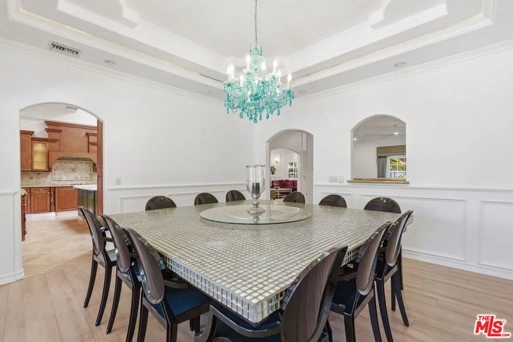 Tarzana, California 91356, United States, 4 Bedrooms Bedrooms, ,3 BathroomsBathrooms,Residential,Active,255119