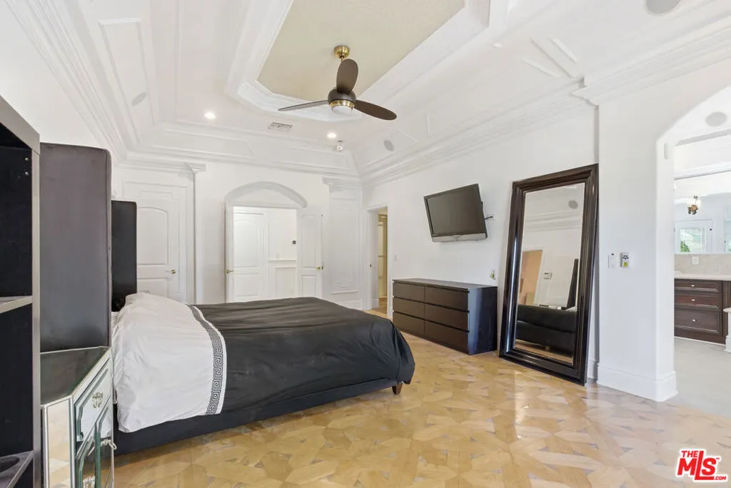 Tarzana, California 91356, United States, 4 Bedrooms Bedrooms, ,3 BathroomsBathrooms,Residential,Active,255119