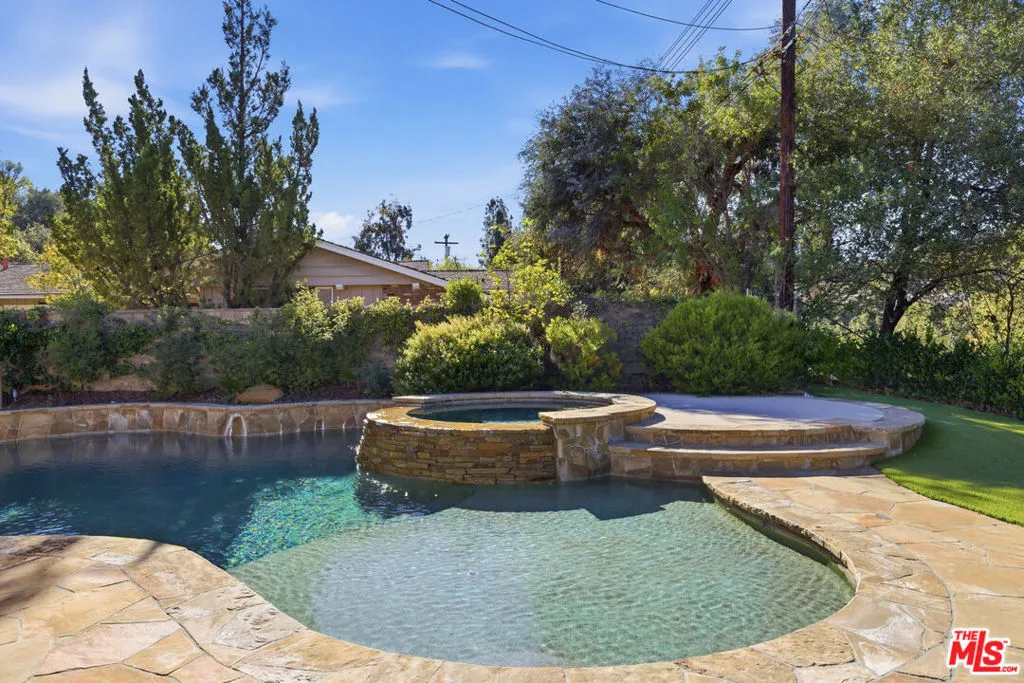 Tarzana, California 91356, United States, 4 Bedrooms Bedrooms, ,3 BathroomsBathrooms,Residential,Active,255119