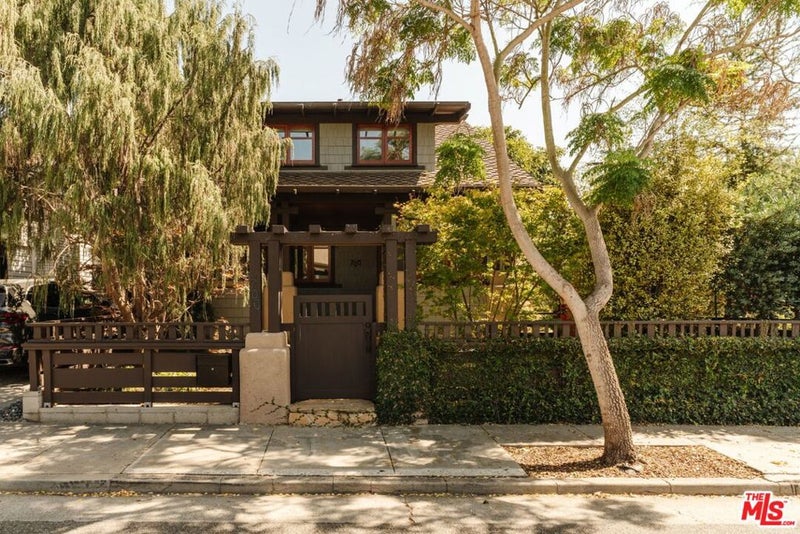 706 Navy Street