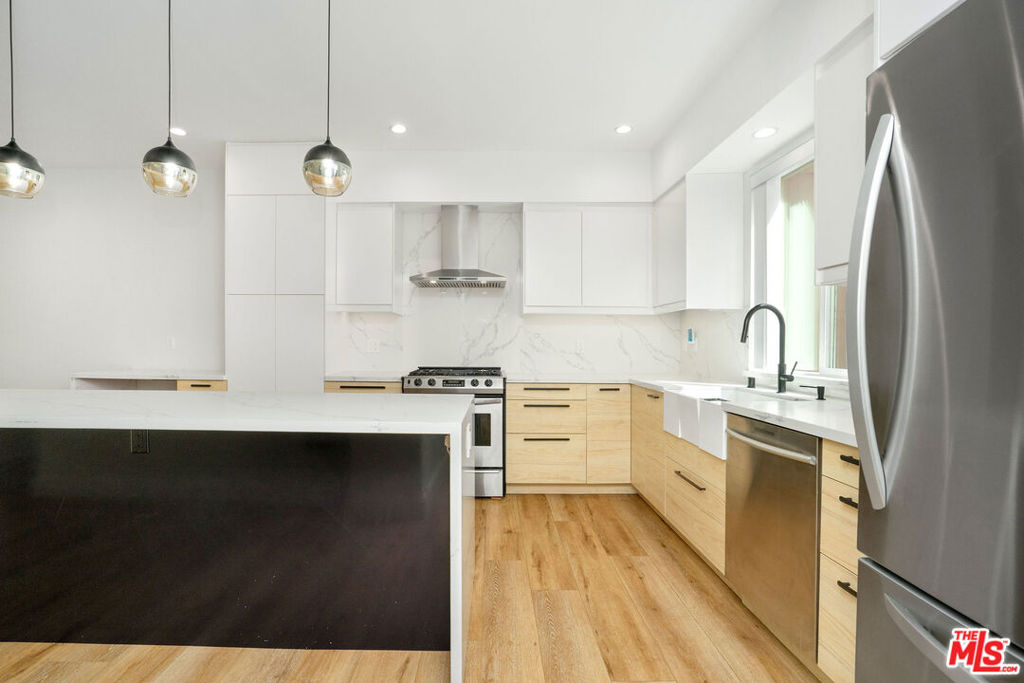 Properties 1 5923 Etiwanda Avenue 106