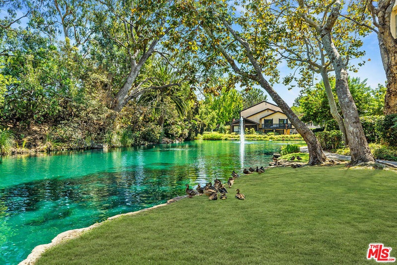 8313 Raintree Circle
