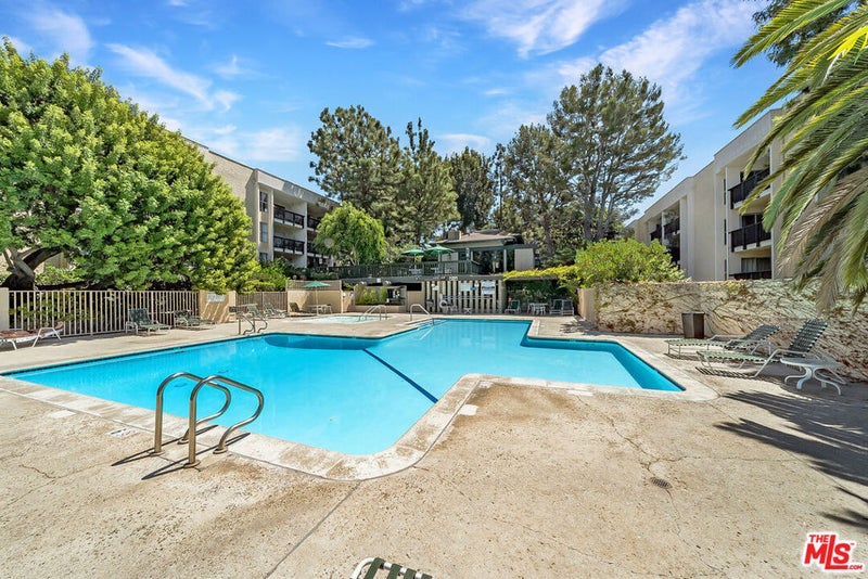 8313 Raintree Circle