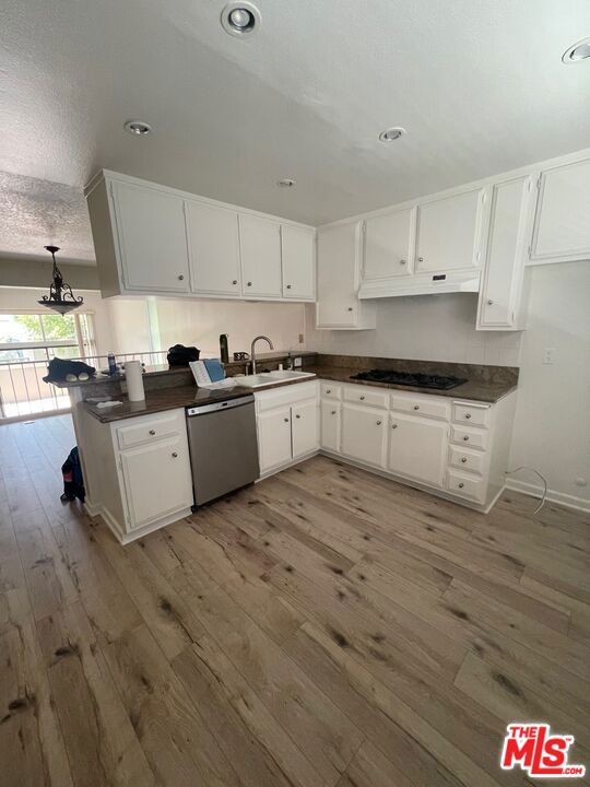 4305 Redwood Avenue 10