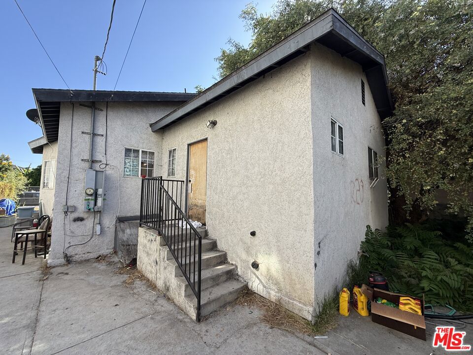923 E 25th Street