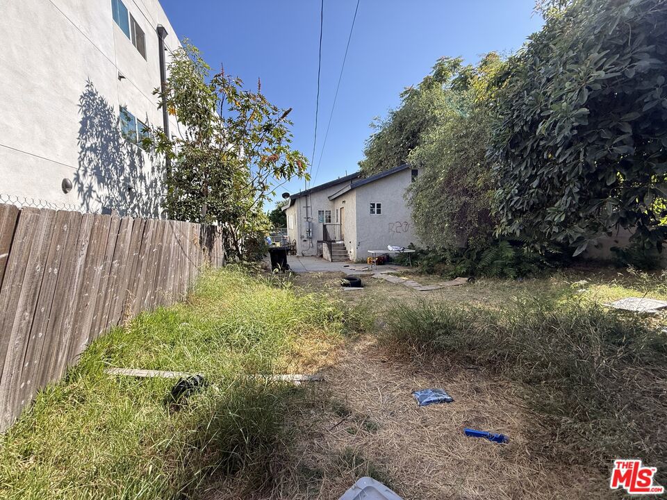 923 E 25th Street