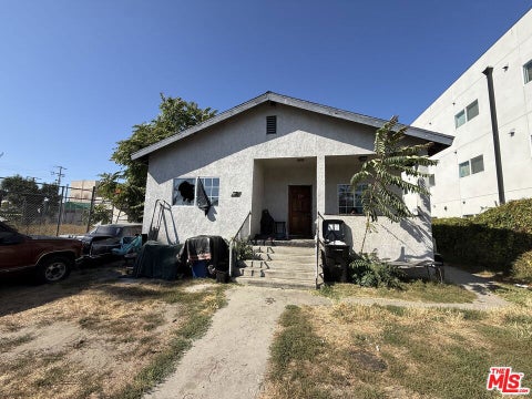 Photo of 923 E 25th Street, Los Angeles, CA 90011 (MLS # 26852611)