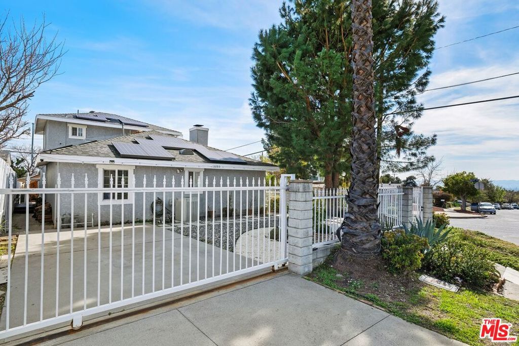 13280 Raven Street
