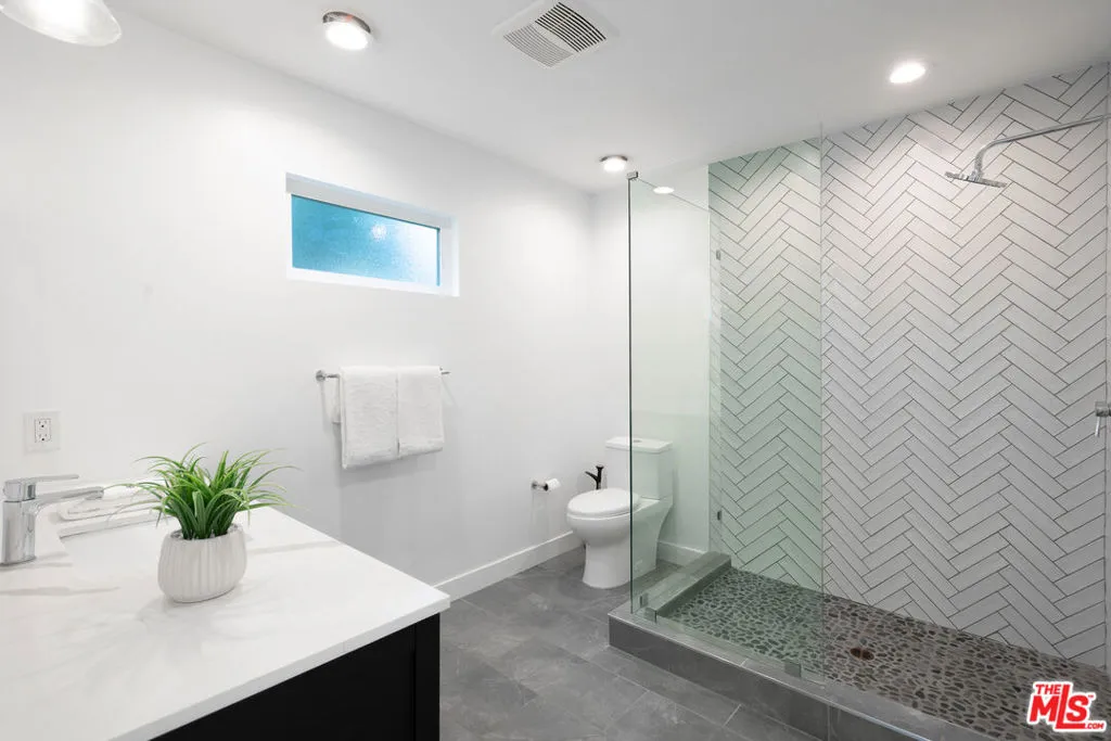 Encino, California 91436, United States, 4 Bedrooms Bedrooms, ,4 BathroomsBathrooms,Residential,Active,103542