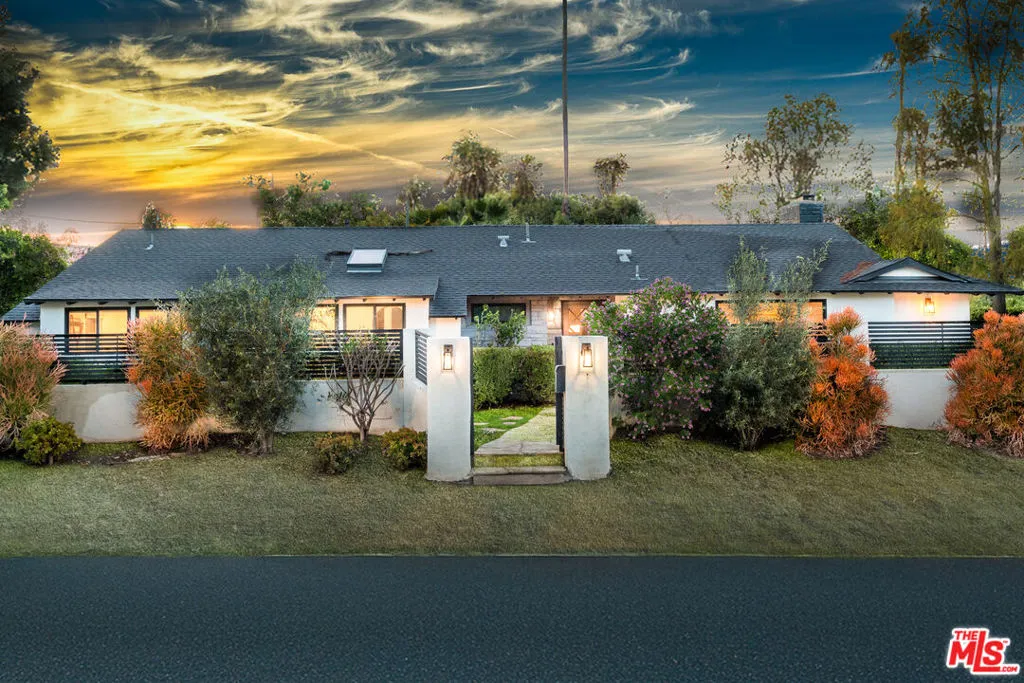 Encino, California 91436, United States, 4 Bedrooms Bedrooms, ,4 BathroomsBathrooms,Residential,Active,103542