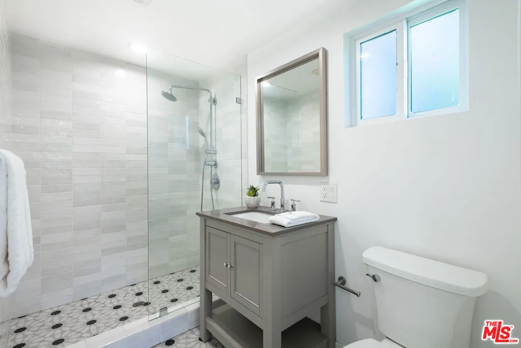 Encino, California 91436, United States, 4 Bedrooms Bedrooms, ,4 BathroomsBathrooms,Residential,Active,103542