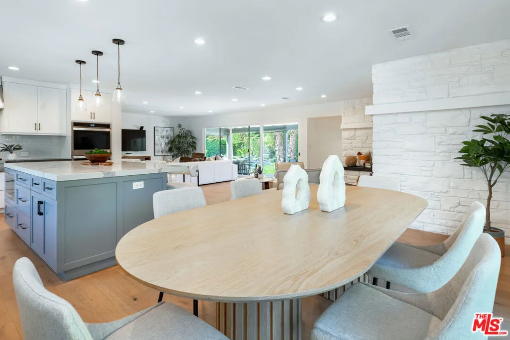 Encino, California 91436, United States, 4 Bedrooms Bedrooms, ,4 BathroomsBathrooms,Residential,Active,103542