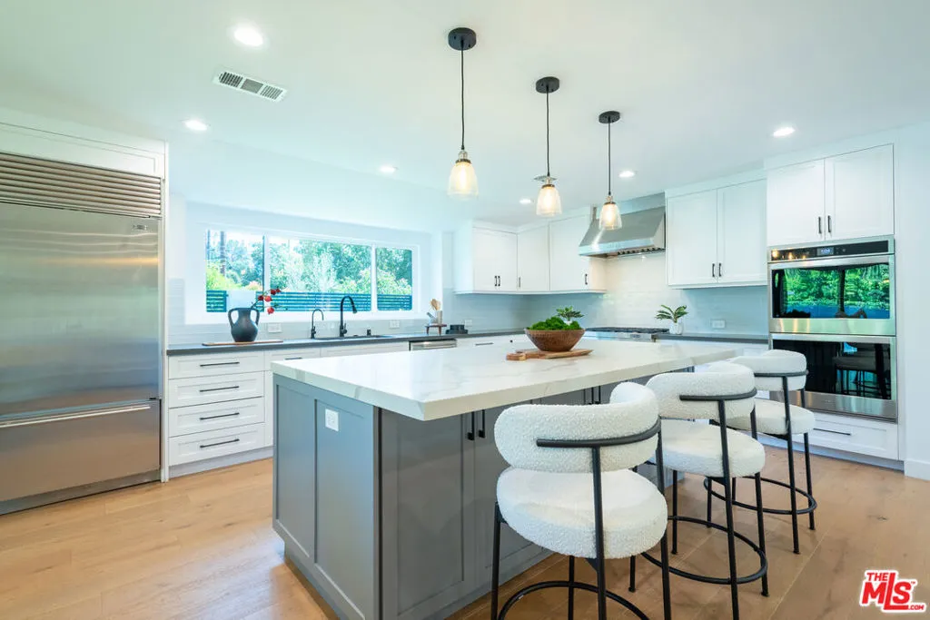 Encino, California 91436, United States, 4 Bedrooms Bedrooms, ,4 BathroomsBathrooms,Residential,Active,103542