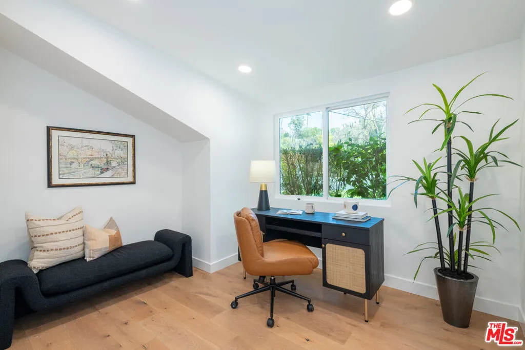 Encino, California 91436, United States, 4 Bedrooms Bedrooms, ,4 BathroomsBathrooms,Residential,Active,103542