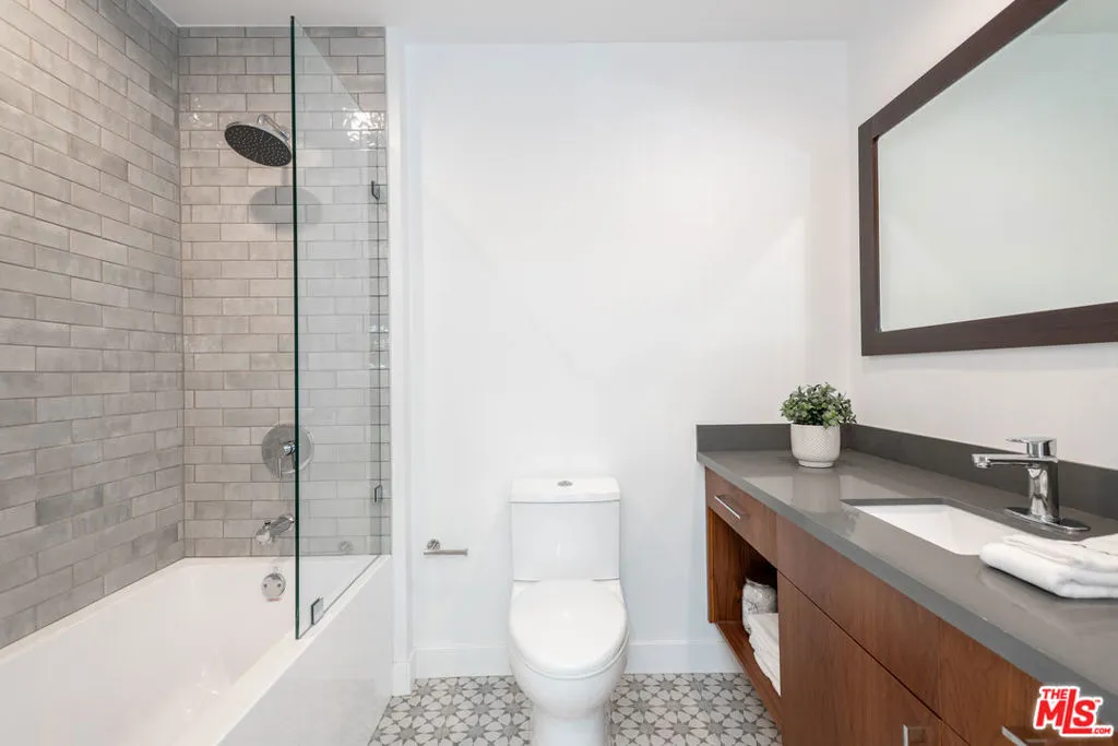 Encino, California 91436, United States, 4 Bedrooms Bedrooms, ,4 BathroomsBathrooms,Residential,Active,103542