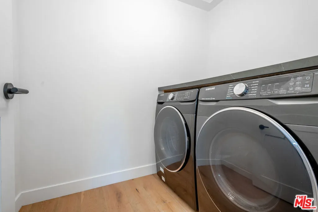 Encino, California 91436, United States, 4 Bedrooms Bedrooms, ,4 BathroomsBathrooms,Residential,Active,103542