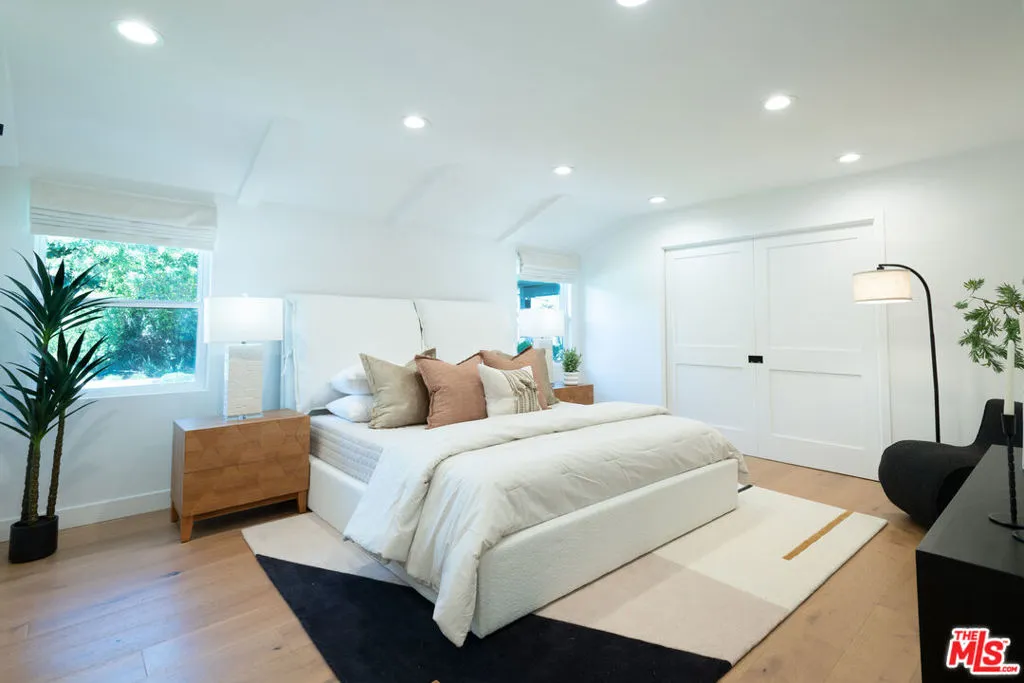 Encino, California 91436, United States, 4 Bedrooms Bedrooms, ,4 BathroomsBathrooms,Residential,Active,103542