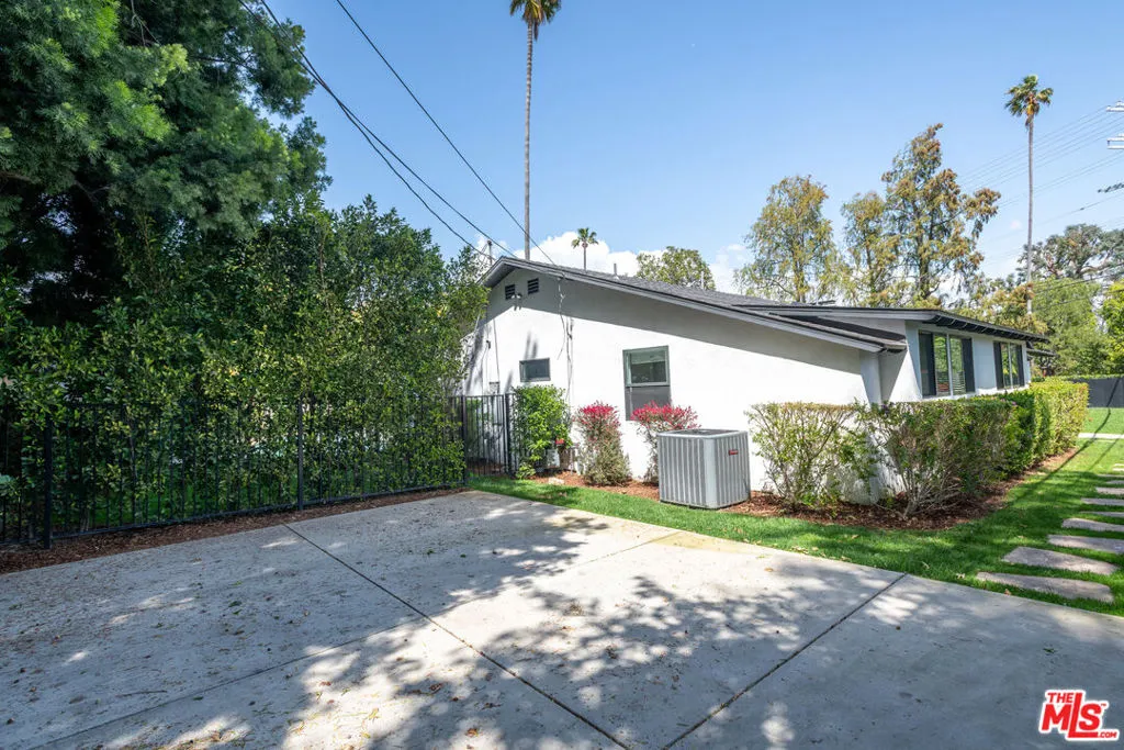 Encino, California 91436, United States, 4 Bedrooms Bedrooms, ,4 BathroomsBathrooms,Residential,Active,103542