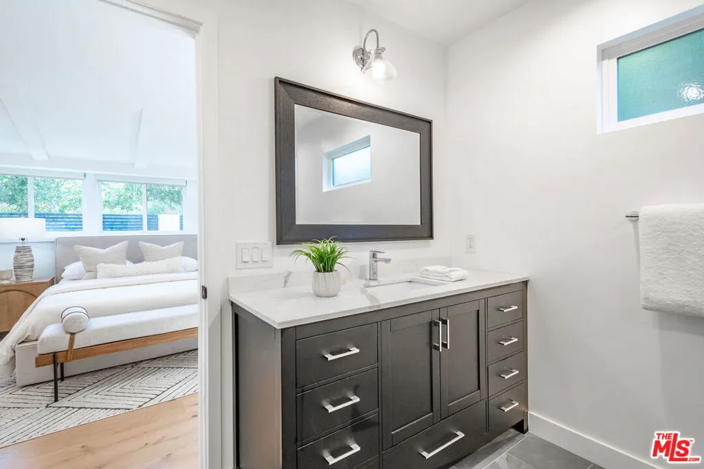 Encino, California 91436, United States, 4 Bedrooms Bedrooms, ,4 BathroomsBathrooms,Residential,Active,103542