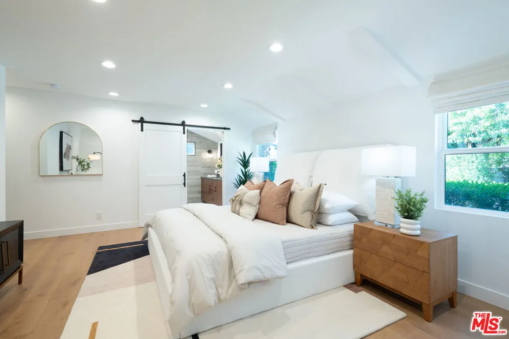 Encino, California 91436, United States, 4 Bedrooms Bedrooms, ,4 BathroomsBathrooms,Residential,Active,103542