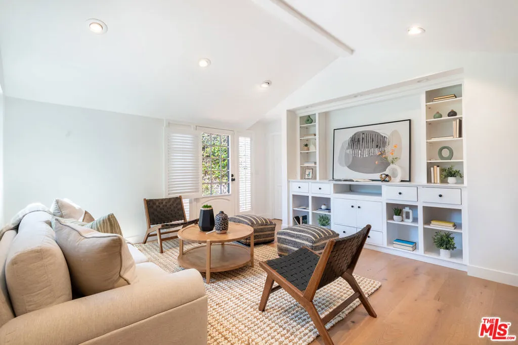 Encino, California 91436, United States, 4 Bedrooms Bedrooms, ,4 BathroomsBathrooms,Residential,Active,103542