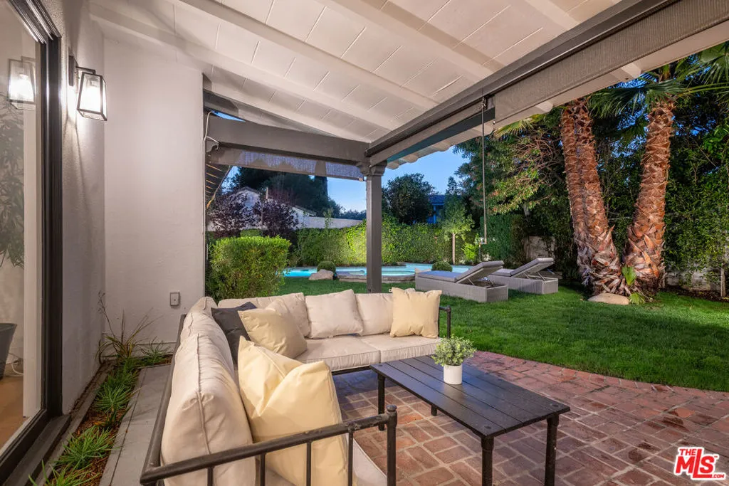 Encino, California 91436, United States, 4 Bedrooms Bedrooms, ,4 BathroomsBathrooms,Residential,Active,103542