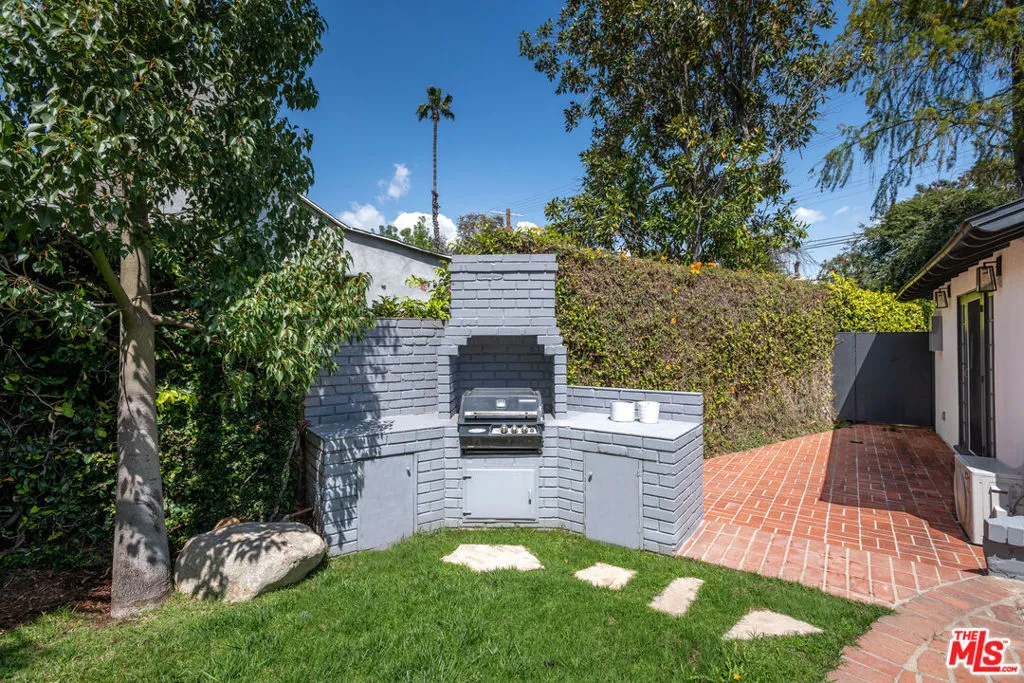 Encino, California 91436, United States, 4 Bedrooms Bedrooms, ,4 BathroomsBathrooms,Residential,Active,103542