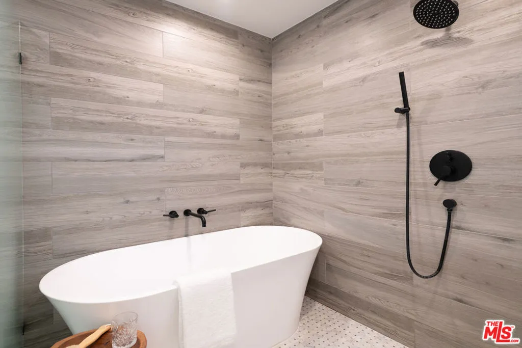 Encino, California 91436, United States, 4 Bedrooms Bedrooms, ,4 BathroomsBathrooms,Residential,Active,103542