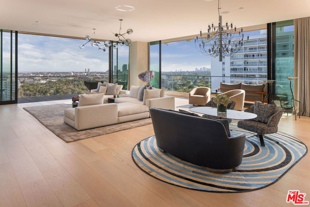 9040 W Sunset Boulevard 905