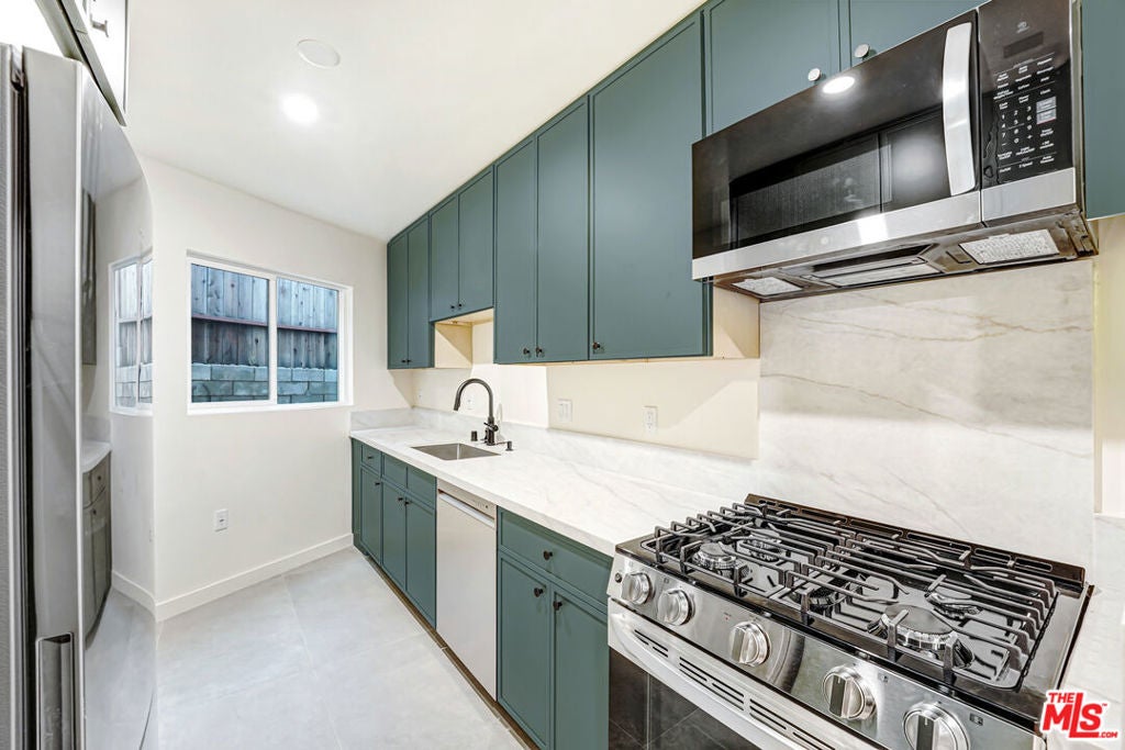 16185 W Sunset Blvd 4