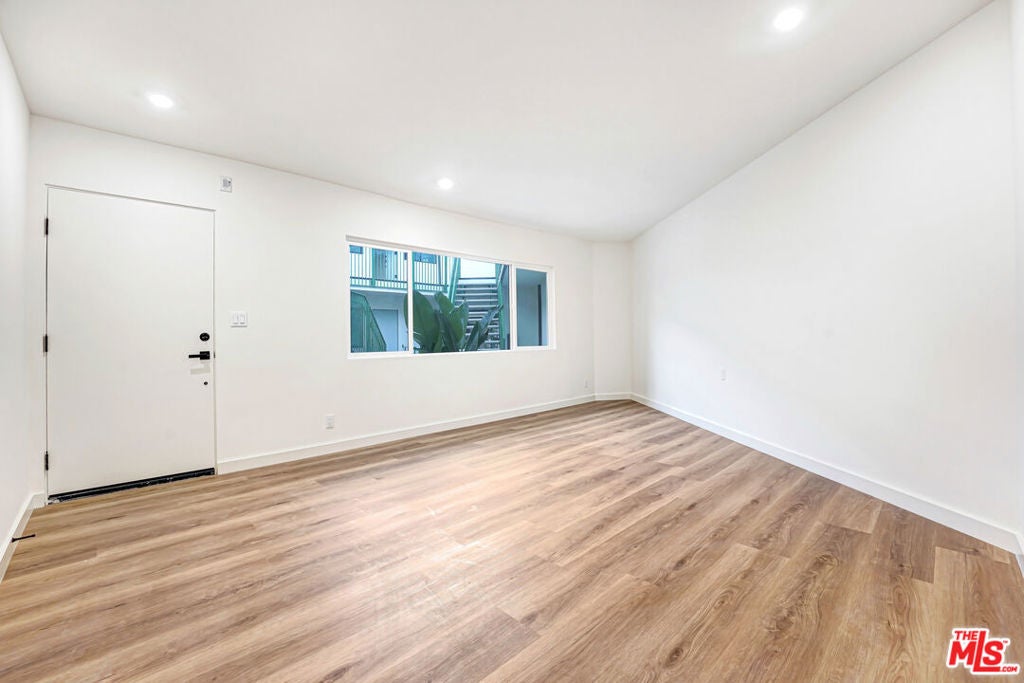 16185 W Sunset Blvd 4