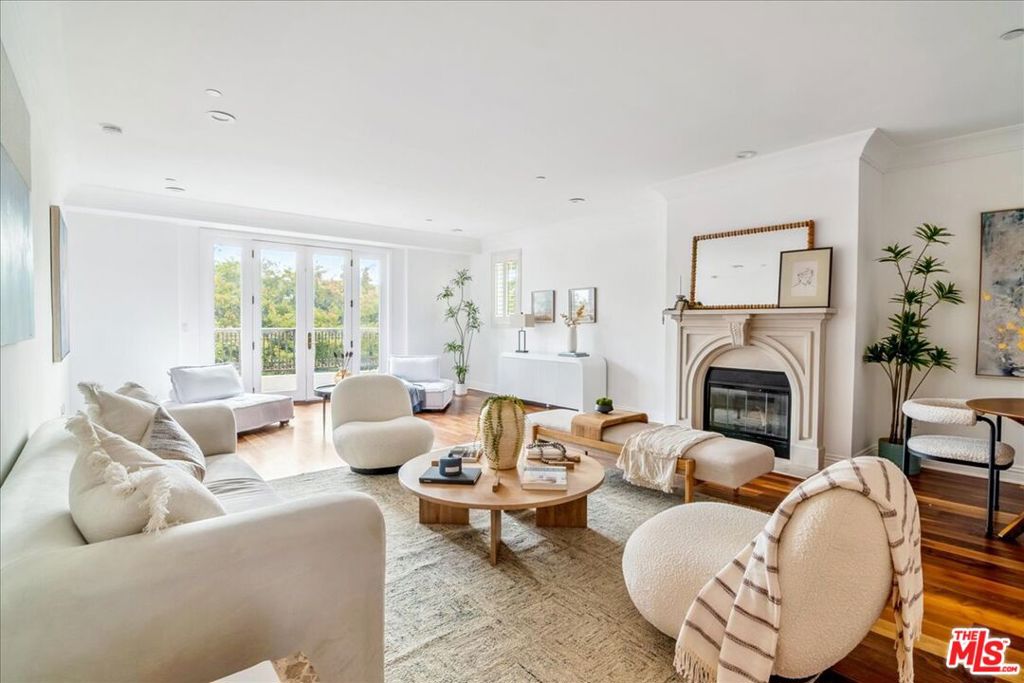 Properties 2 261 S Reeves Drive 304
