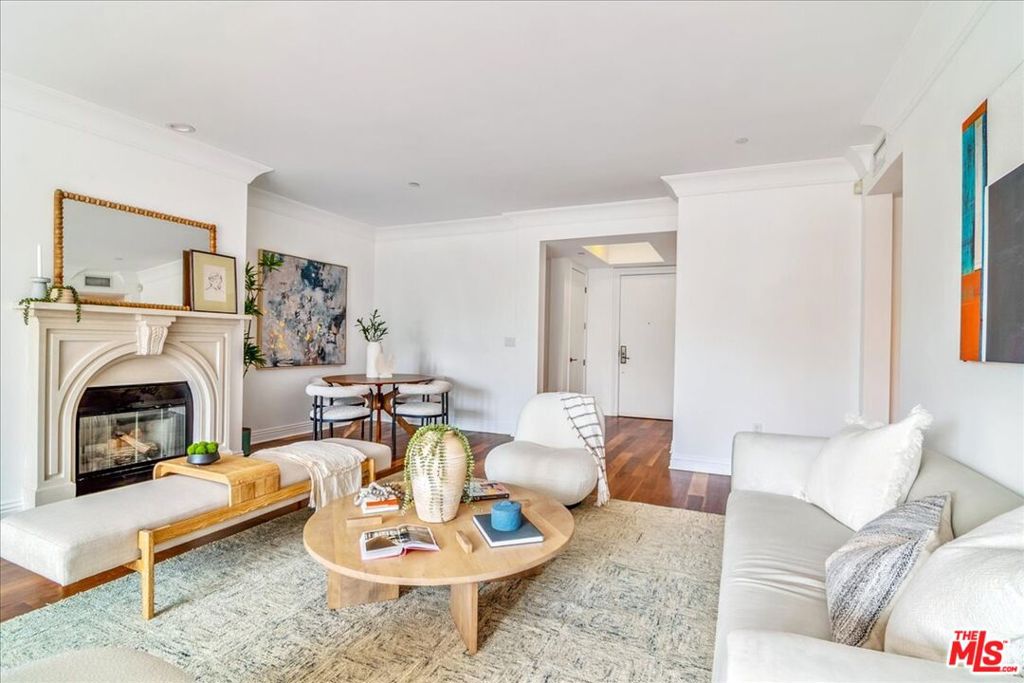 Properties 4 261 S Reeves Drive 304