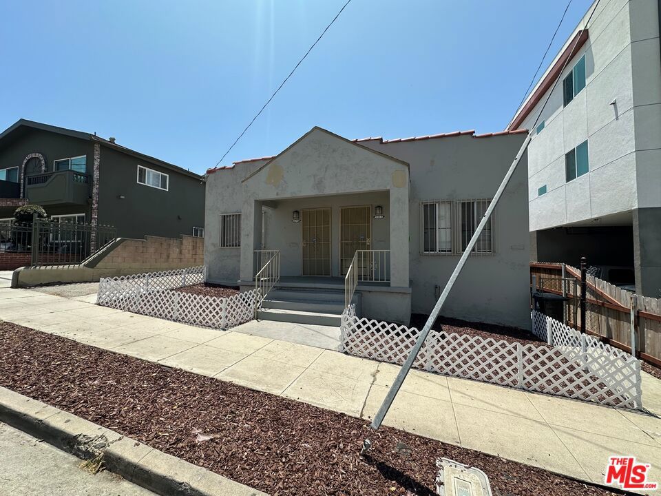 1113 S Hobart Boulevard