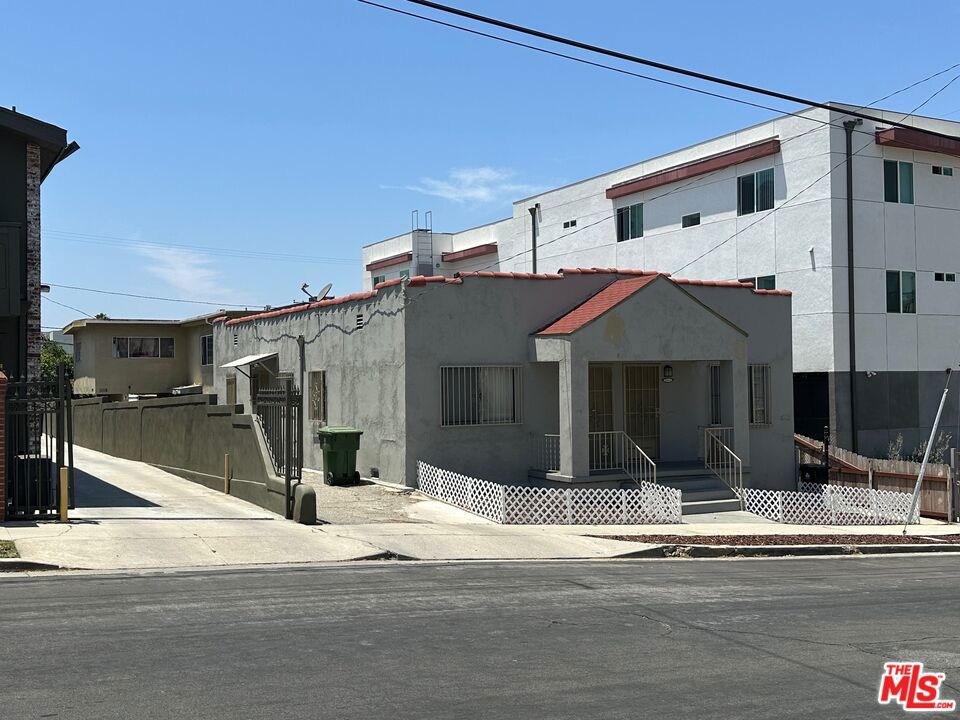 1113 S Hobart Boulevard