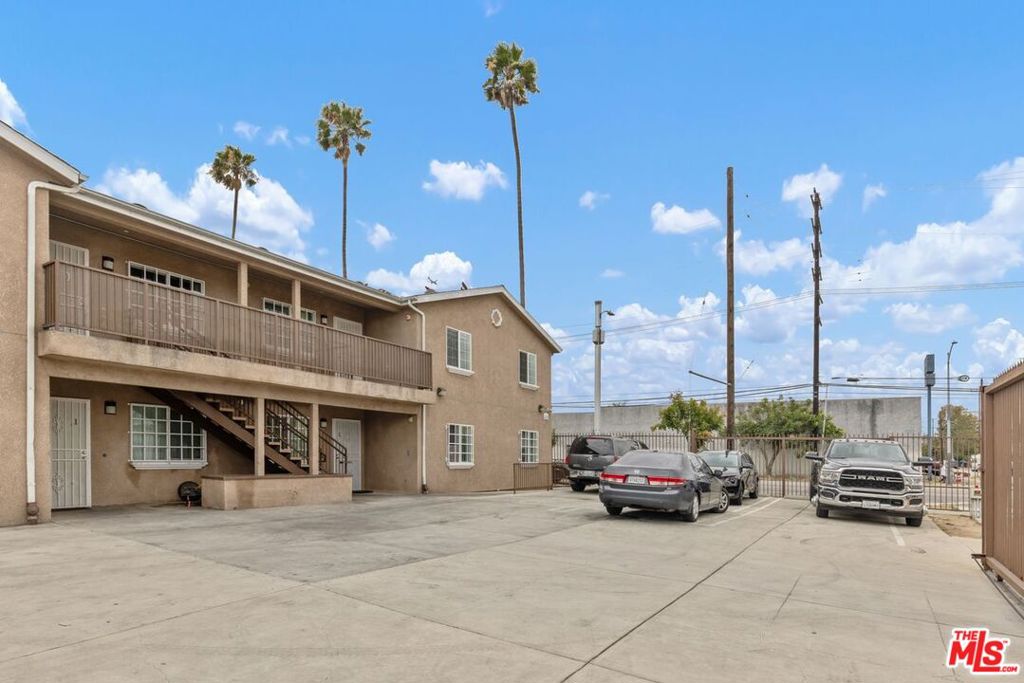 9000 S Figueroa Street
