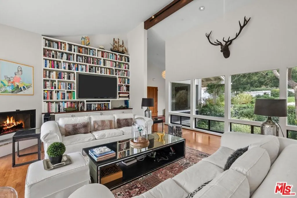 Goleta, California 93117, United States, 5 Bedrooms Bedrooms, ,5 BathroomsBathrooms,Residential,Active,176450