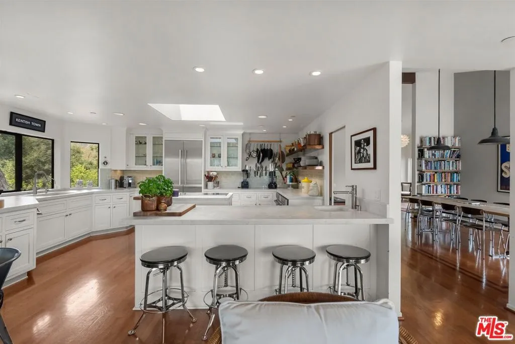 Goleta, California 93117, United States, 5 Bedrooms Bedrooms, ,5 BathroomsBathrooms,Residential,Active,176450