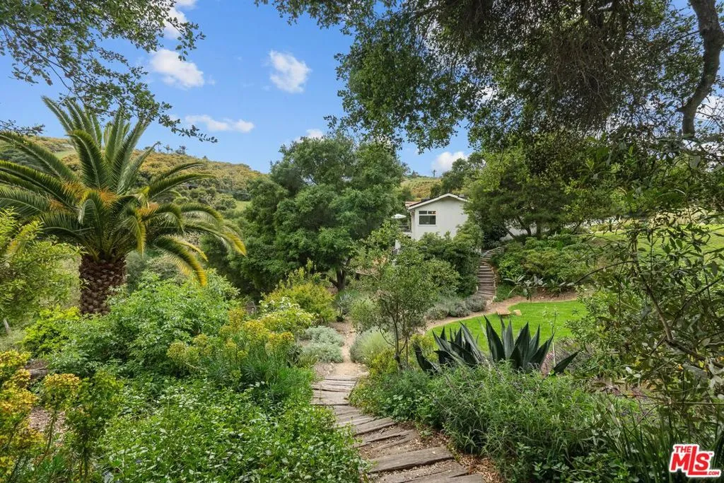 Goleta, California 93117, United States, 5 Bedrooms Bedrooms, ,5 BathroomsBathrooms,Residential,Active,176450