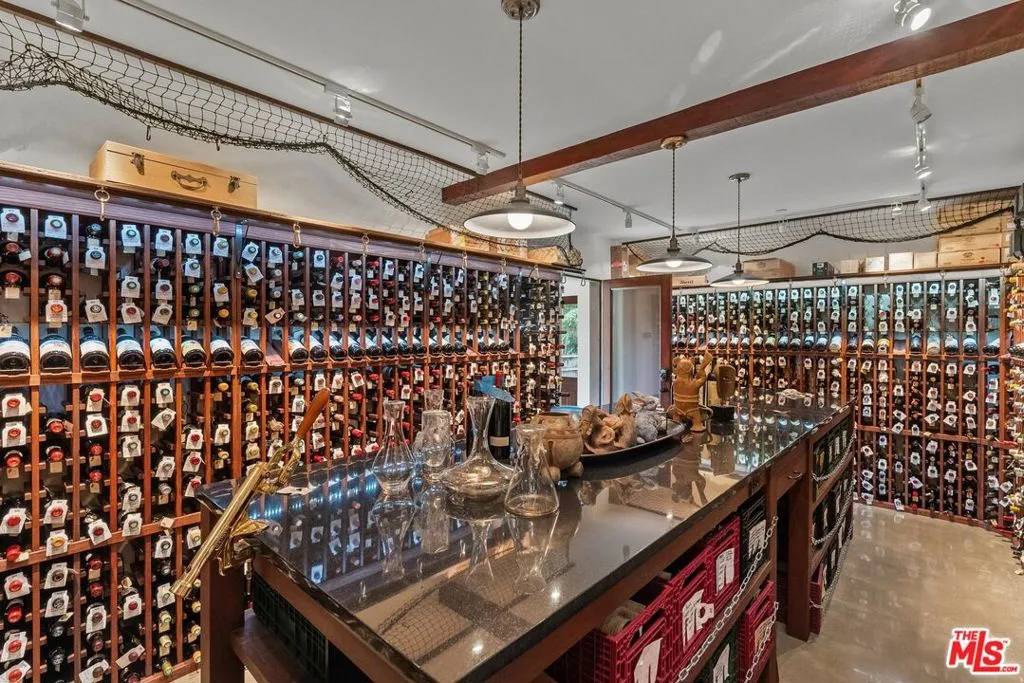 Goleta, California 93117, United States, 5 Bedrooms Bedrooms, ,5 BathroomsBathrooms,Residential,Active,176450