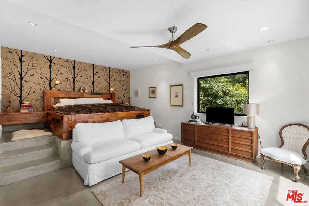 Goleta, California 93117, United States, 5 Bedrooms Bedrooms, ,5 BathroomsBathrooms,Residential,Active,176450